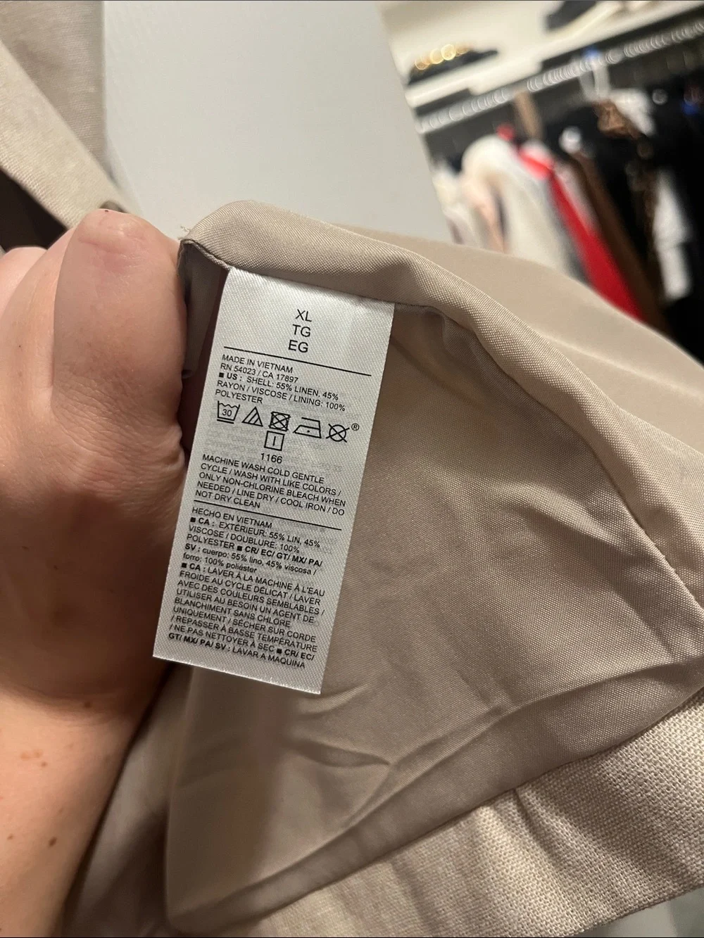 Old Navy Neutral Beige Button-Front Linen Vest - Picture 5 of 7